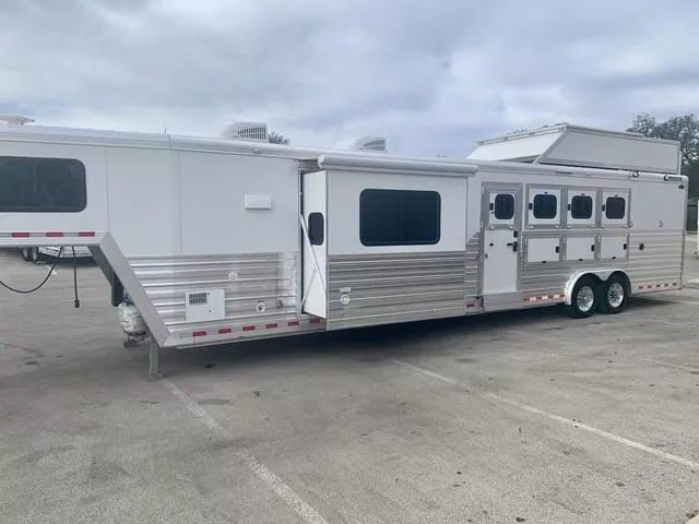 used Horse Trailers Cimarron Trailers  for sale, in Boerne, TX Thumbnail 2