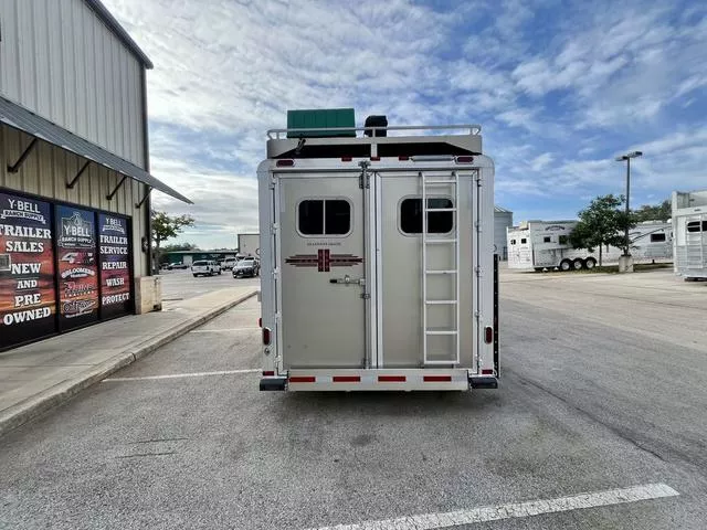 used Horse Trailers Platinum Coach  for sale, in Boerne, TX Thumbnail 4