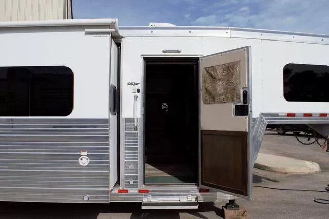 used Horse Trailers Bloomer  for sale, in Boerne, TX Thumbnail 5