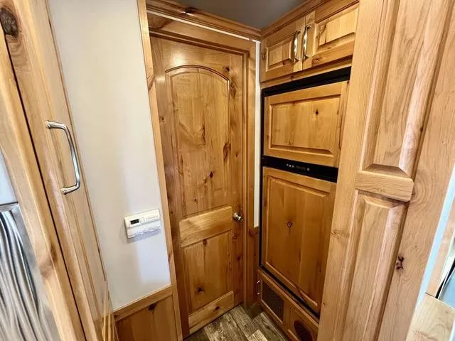 used Horse Trailers Platinum Coach  for sale, in Boerne, TX Thumbnail 14