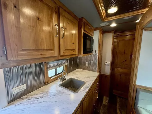 used Horse Trailers Platinum Coach  for sale, in Boerne, TX Thumbnail 13