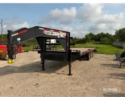 2020 TEXAS PRIDE 25’ TRI-AXLE GOOSENECK TRAILER