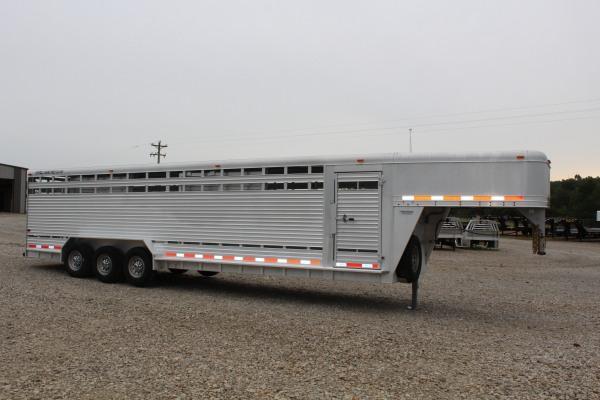 2006 Featherlite 8120-7030 Livestock Trailer 2006 Featherlite 8120-7030 Livestock Trailer