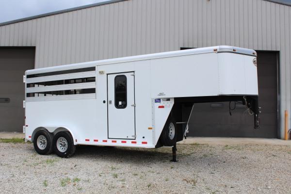 2005 Sundowner Trailers Sunlite Stampede SL Horse Trailer 2005 Sundowner Trailers Sunlite Stampede SL Horse Trailer