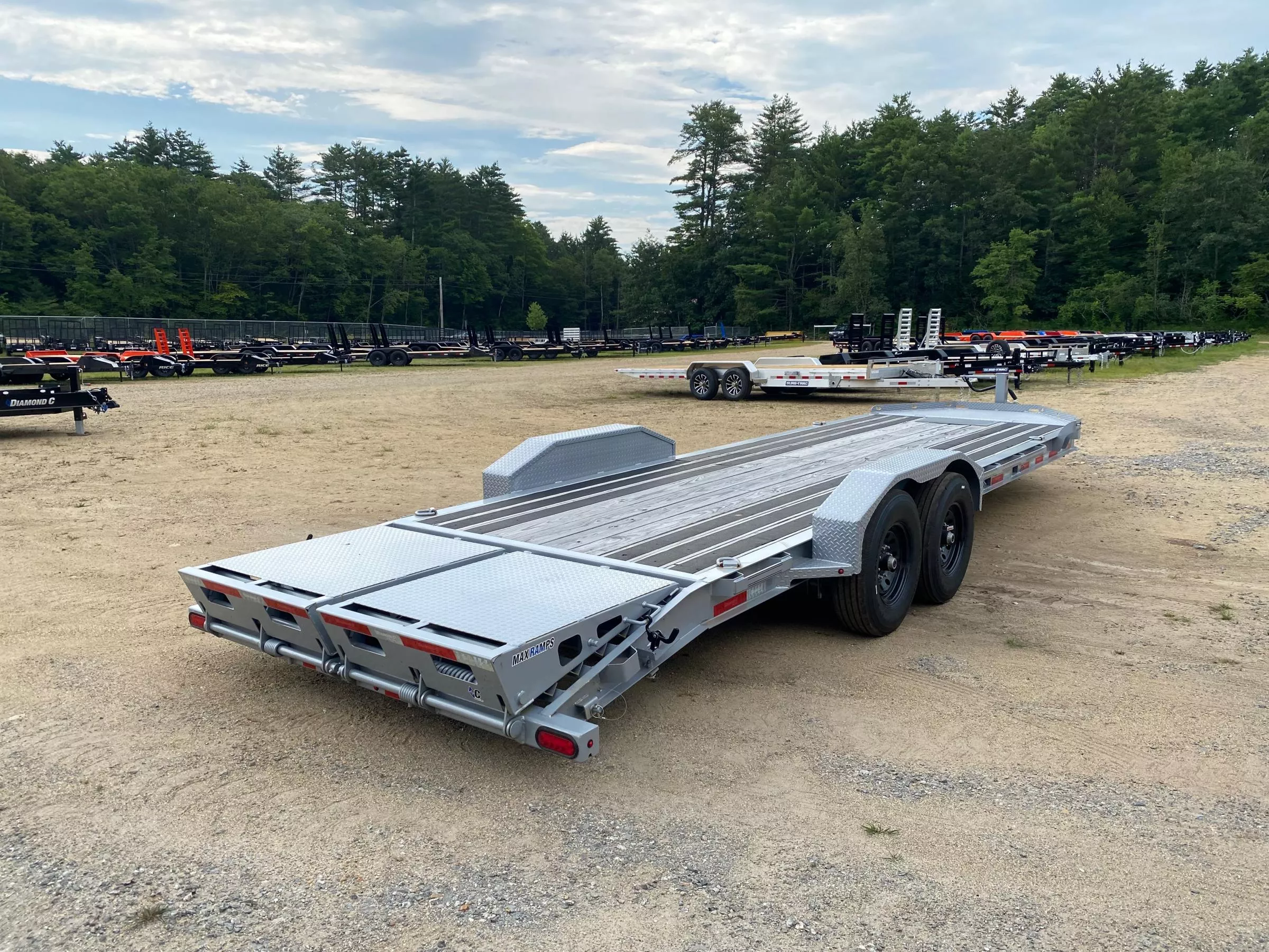 2024 Diamond C Trailers 7x24 Powder Coated 15K Lowpro Equipment Trailer w/Blackwood Outer Deck 7c9Q5gvc22s4