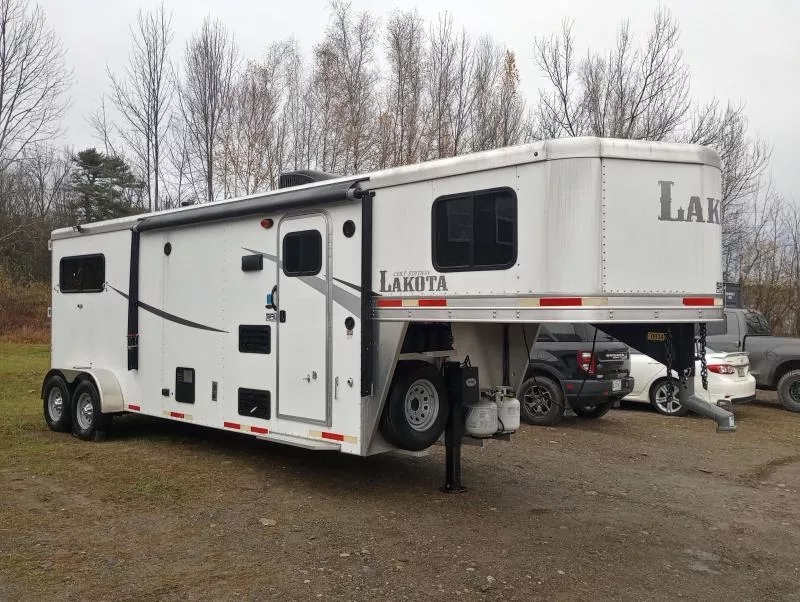 2019 Lakota Colt Edition 2-Horse Slant Load Gooseneck w/Living Quarters, Collapsible Rear Tack, Feed Windows