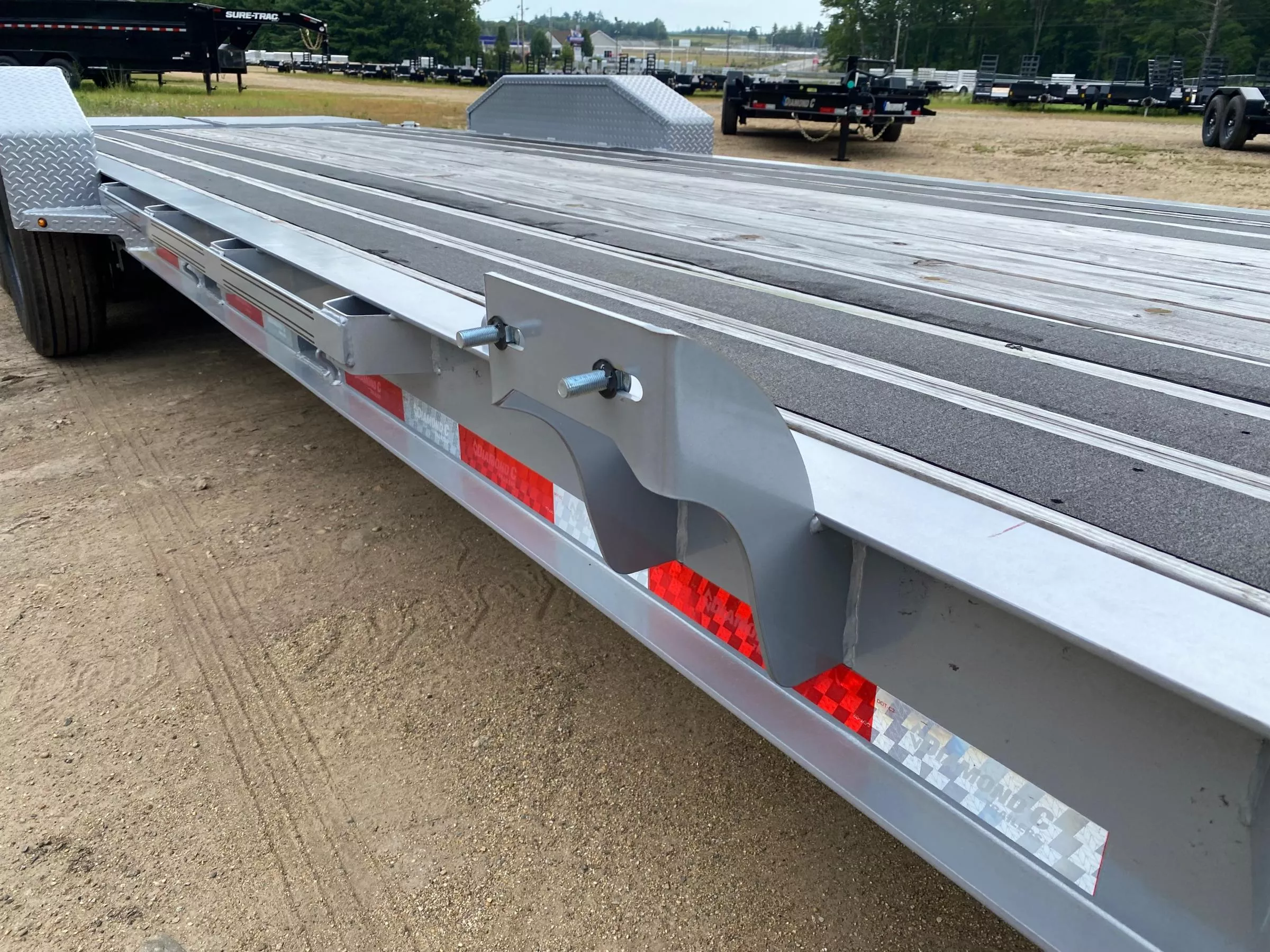 2024 Diamond C Trailers 7x24 Powder Coated 15K Lowpro Equipment Trailer w/Blackwood Outer Deck RqD464qjsgbj