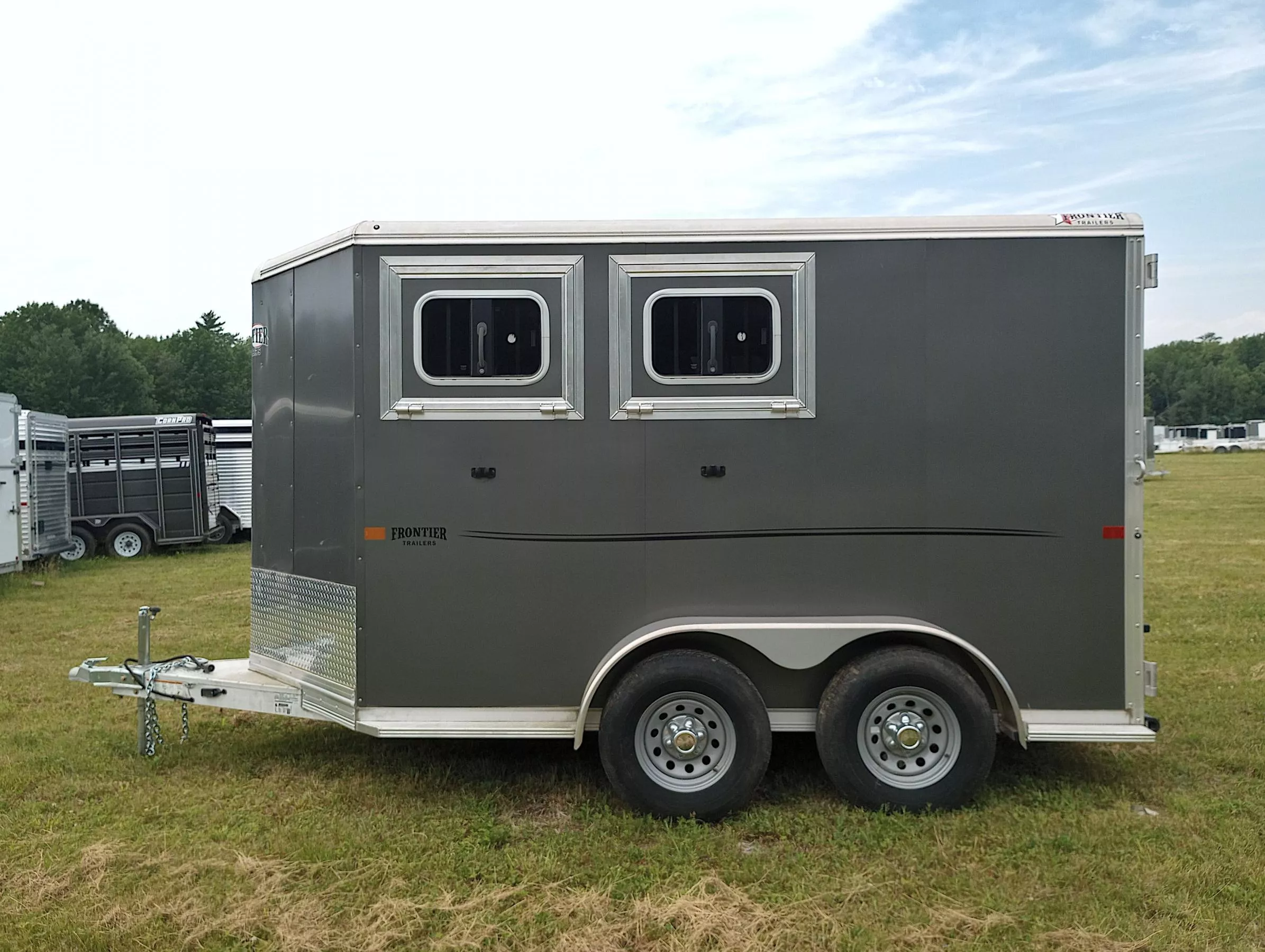 2022 Frontier Trailers Strider Series Aluminum 2 Horse Combo/Slant Load w/Front Tack, Torsion Axles, Spare Tire jItjdIanlwjs