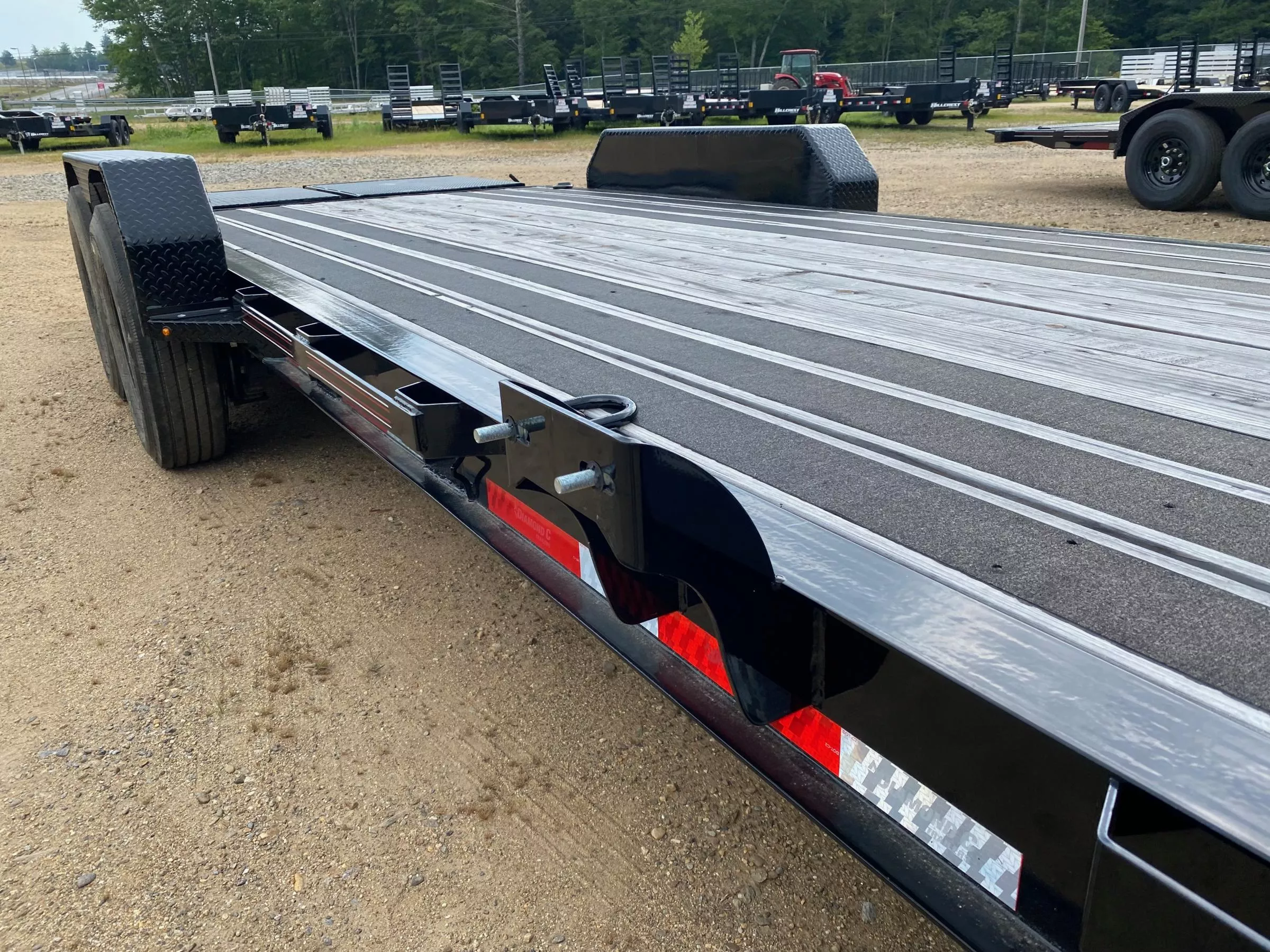 2024 Diamond C Trailers 7x20 Powder Coated 14.9K Lowpro Equipment Trailer w/Max Ramps w7blTspf8sfa