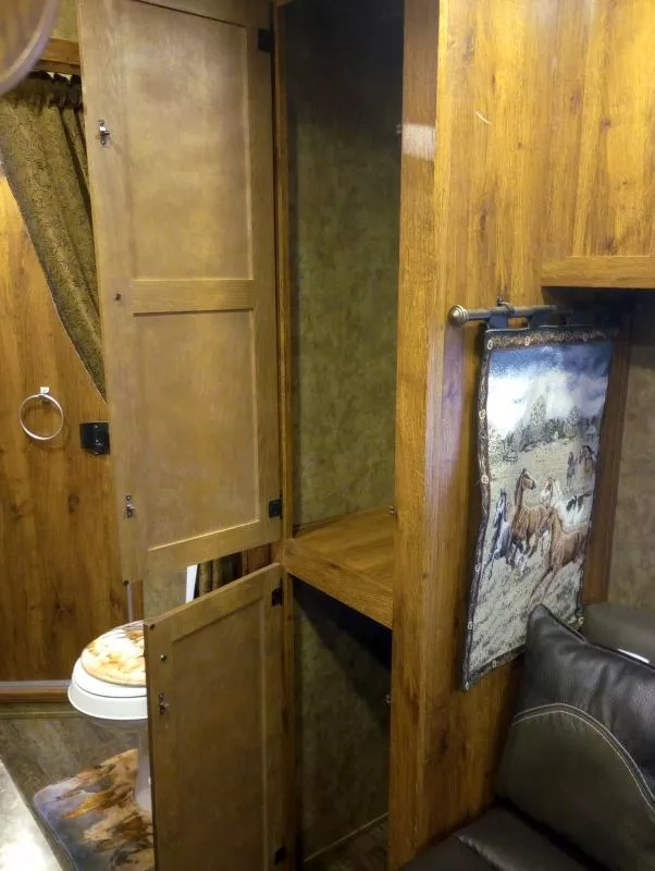 used Horse Trailers Lakota  for sale, in Manchester, ME Thumbnail 11