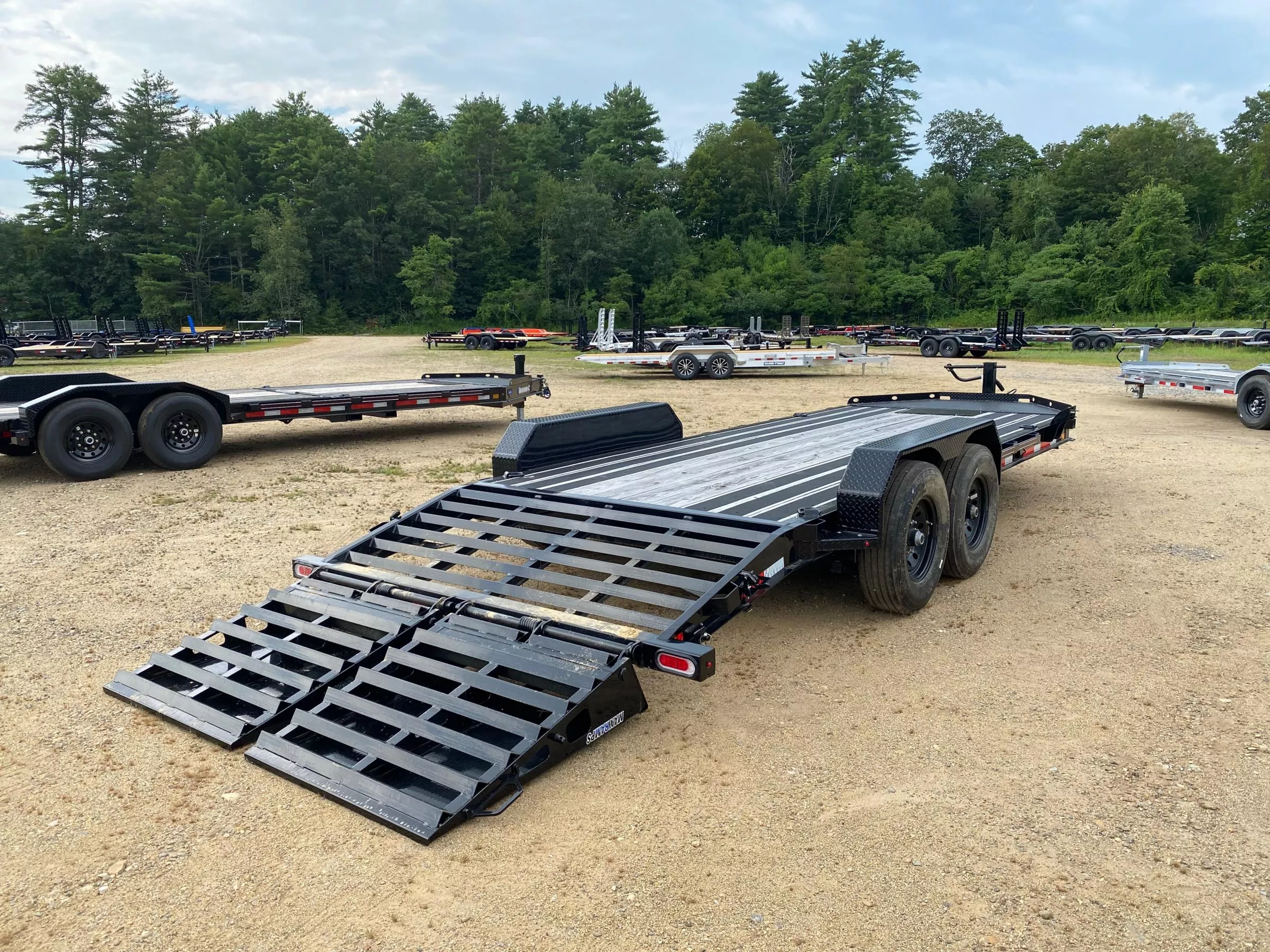 2024 Diamond C Trailers 7x20 Powder Coated 14.9K Lowpro Equipment Trailer w/Max Ramps CtRqbY9azf0g