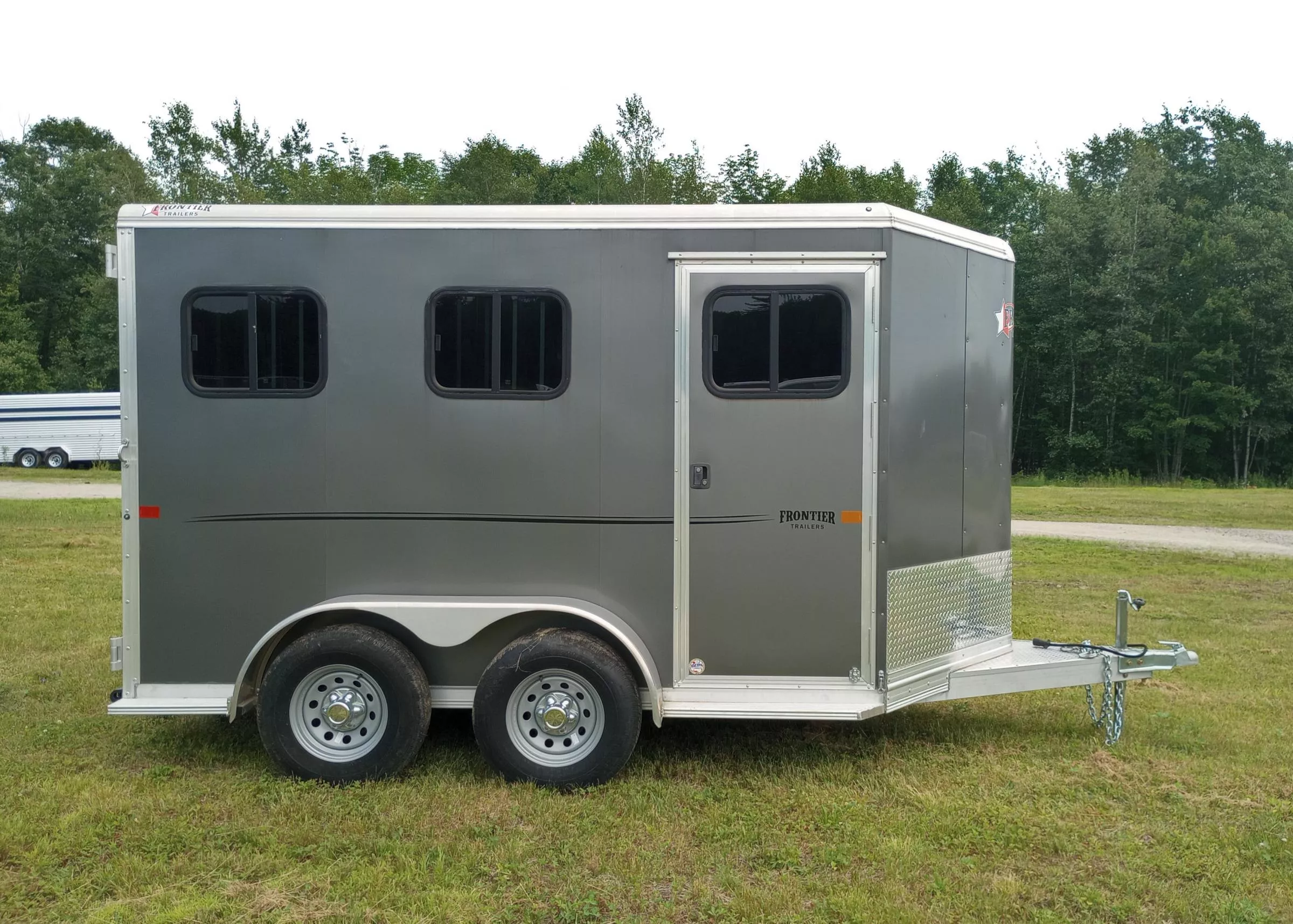 2022 Frontier Trailers Strider Series Aluminum 2 Horse Combo/Slant Load w/Front Tack, Torsion Axles, Spare Tire lRICR6mueb1m