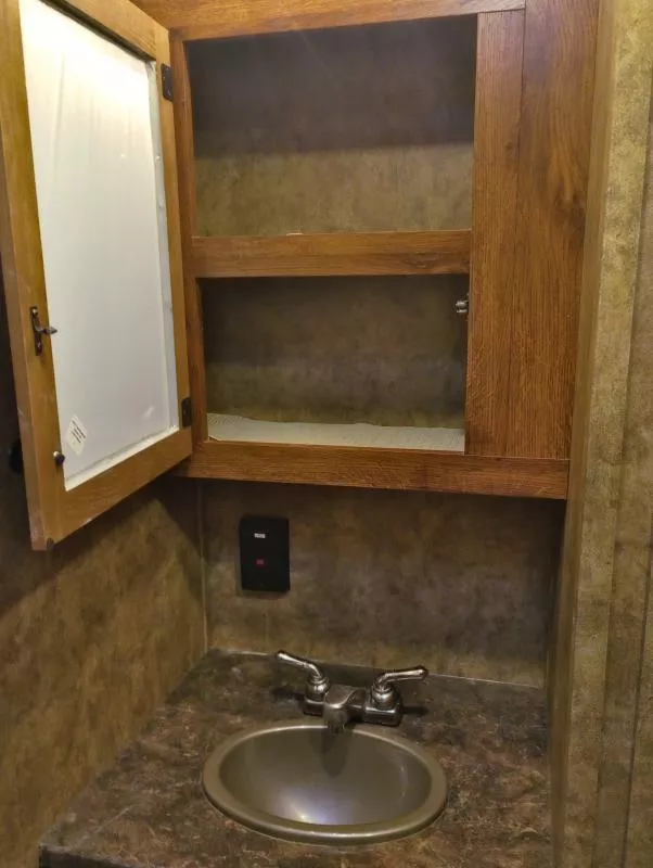 used Horse Trailers Lakota  for sale, in Manchester, ME Thumbnail 14