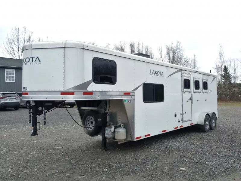 used Horse Trailers Lakota  for sale, in Manchester, ME Thumbnail 16