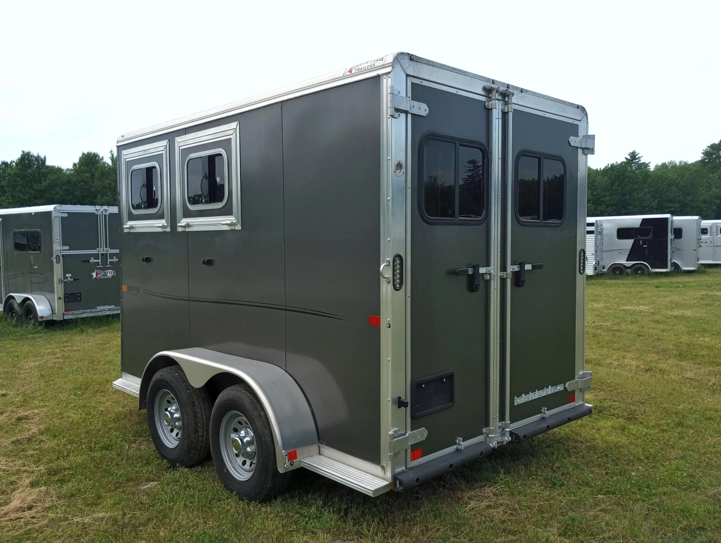 2022 Frontier Trailers Strider Series Aluminum 2 Horse Combo/Slant Load w/Front Tack, Torsion Axles, Spare Tire aG4920igpzop