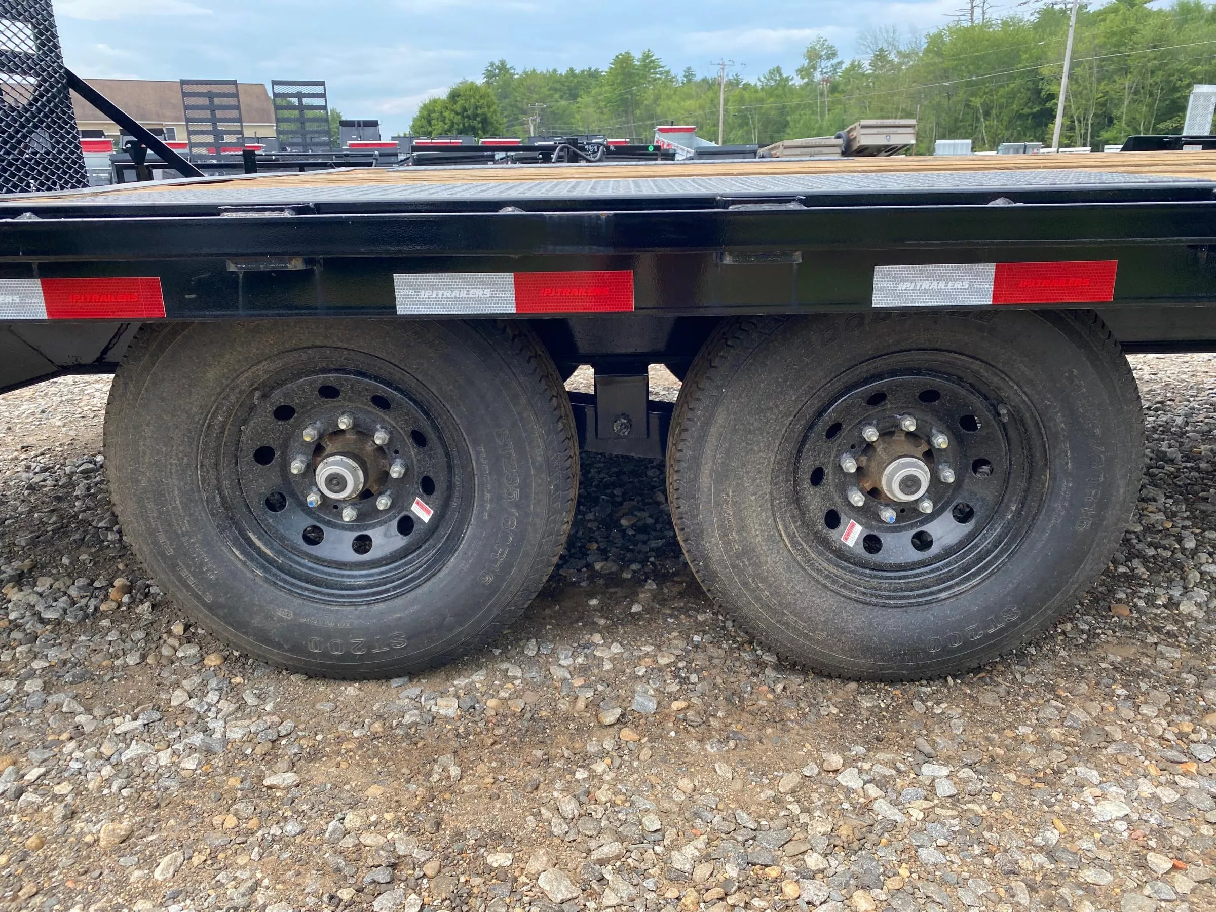 2024 PJ Trailers 8.5x13+3 Powder Coated 12K Deckover Equipment Trailer w/Full Width Ramps H7TZ8Su4lu2u