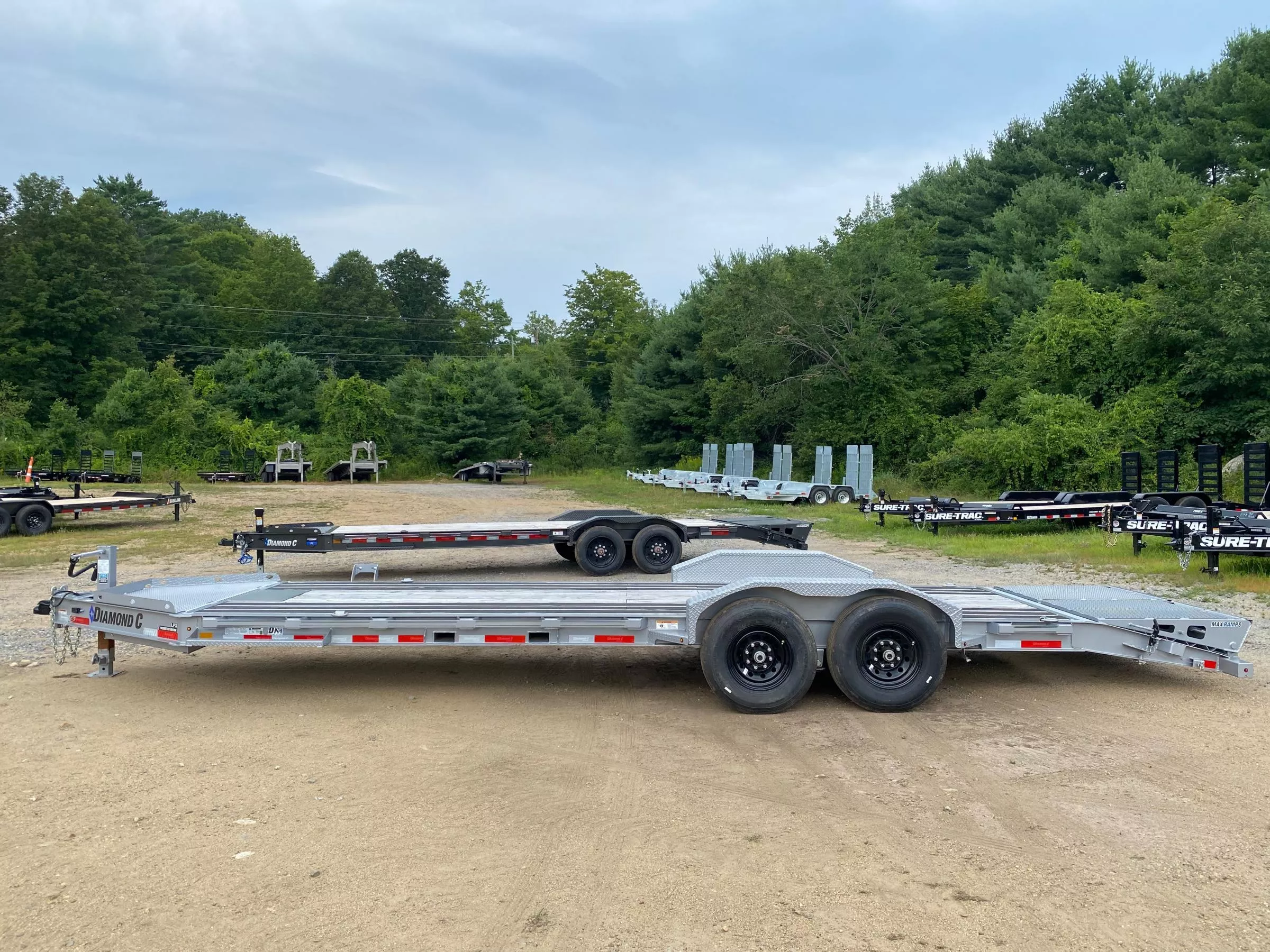 2024 Diamond C Trailers 7x24 Powder Coated 15K Lowpro Equipment Trailer w/Blackwood Outer Deck nO5n8Kchr7um