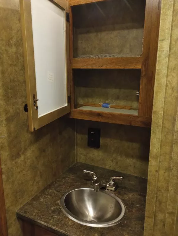 used Horse Trailers Lakota  for sale, in Manchester, ME Thumbnail 12