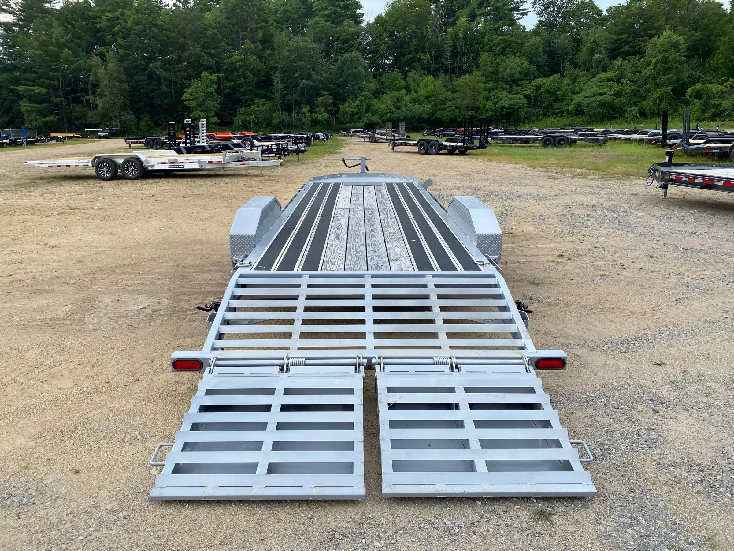2024 Diamond C Trailers 7x24 Powder Coated 15K Lowpro Equipment Trailer w/Blackwood Outer Deck d1R7VAval5bq