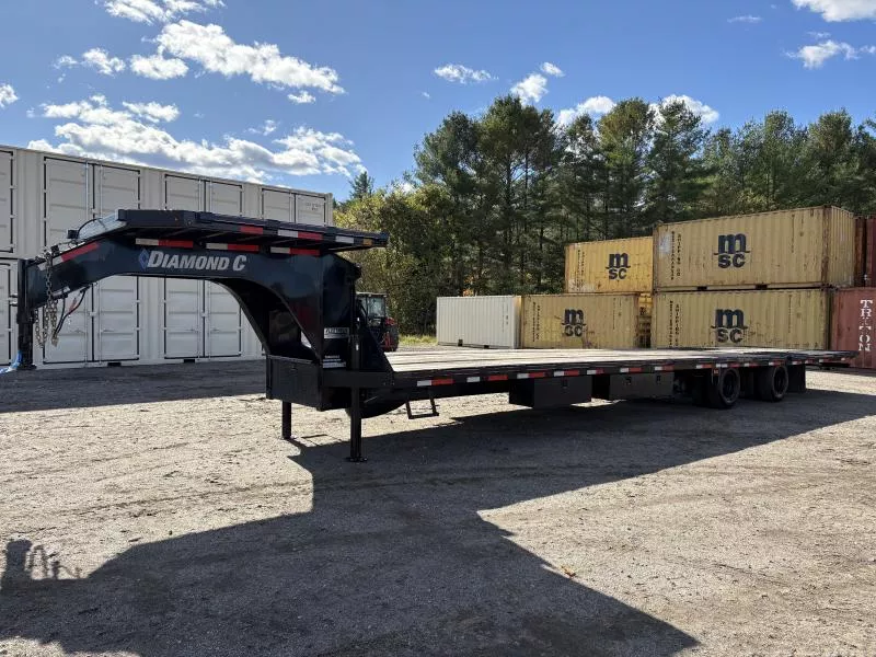 2024 Diamond C Trailers 8.5x40 25.9K Pacesetter Edition Gooseneck Equipment Trailer w/Winch, Air Ride Suspension, Hydraulic Front Jacks & Toolbox 
