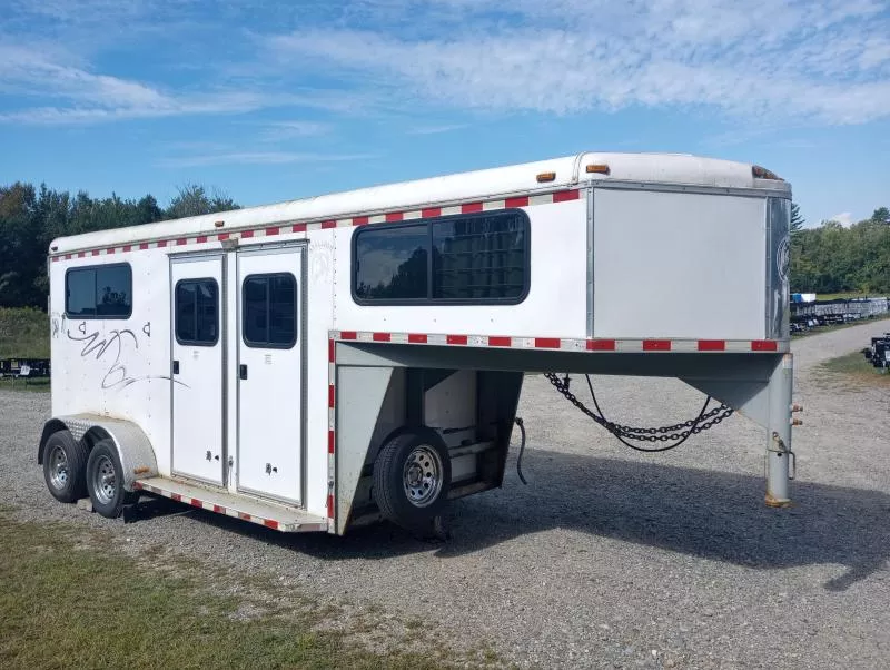 2010 Homesteader Stallion 2-Horse Straight Load Gooseneck w/Front Tack Room, Rumber Flooring, Rear Ramp, 2 Escape Doors