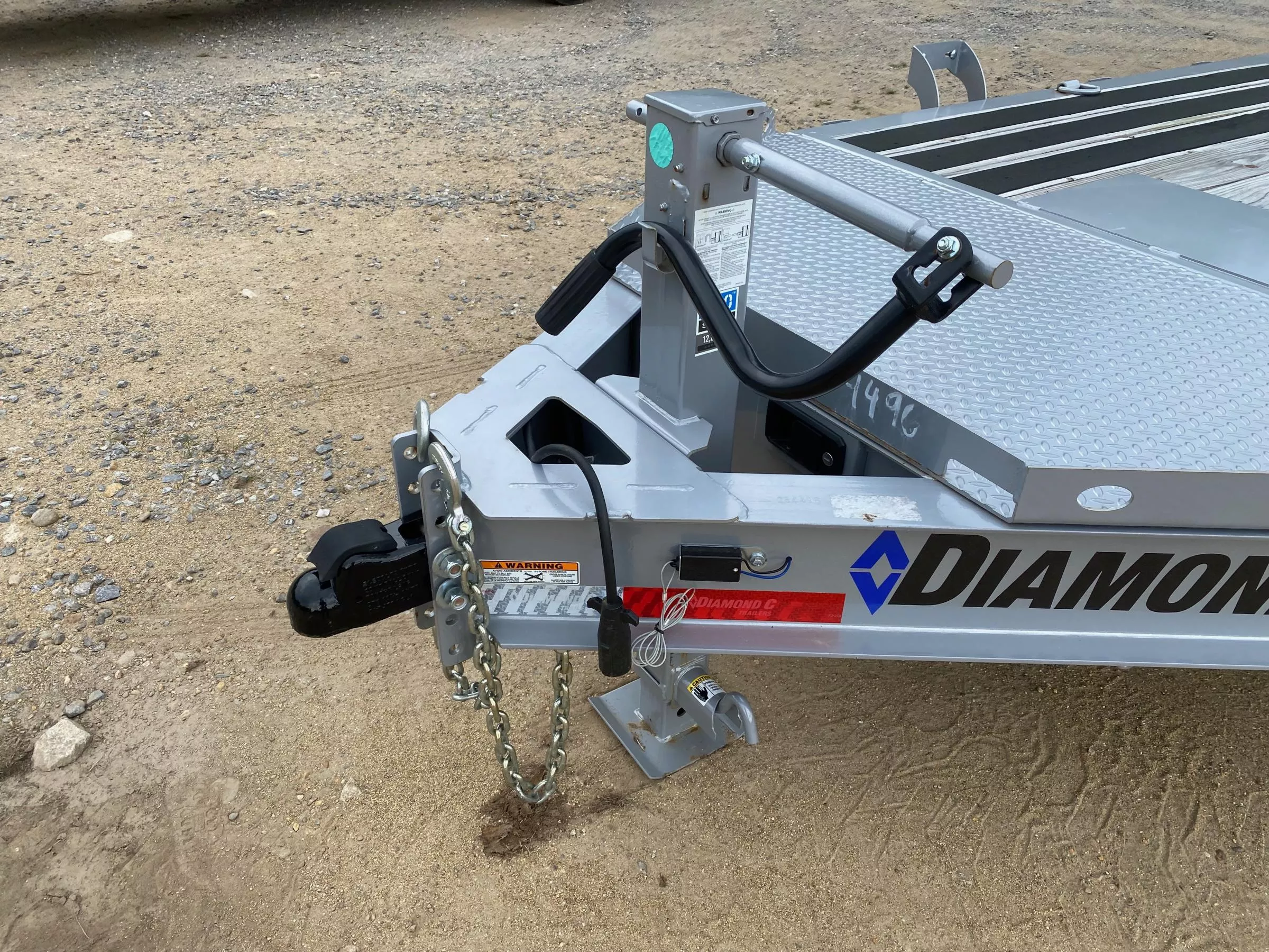 2024 Diamond C Trailers 7x24 Powder Coated 15K Lowpro Equipment Trailer w/Blackwood Outer Deck QWNww4sfw6il