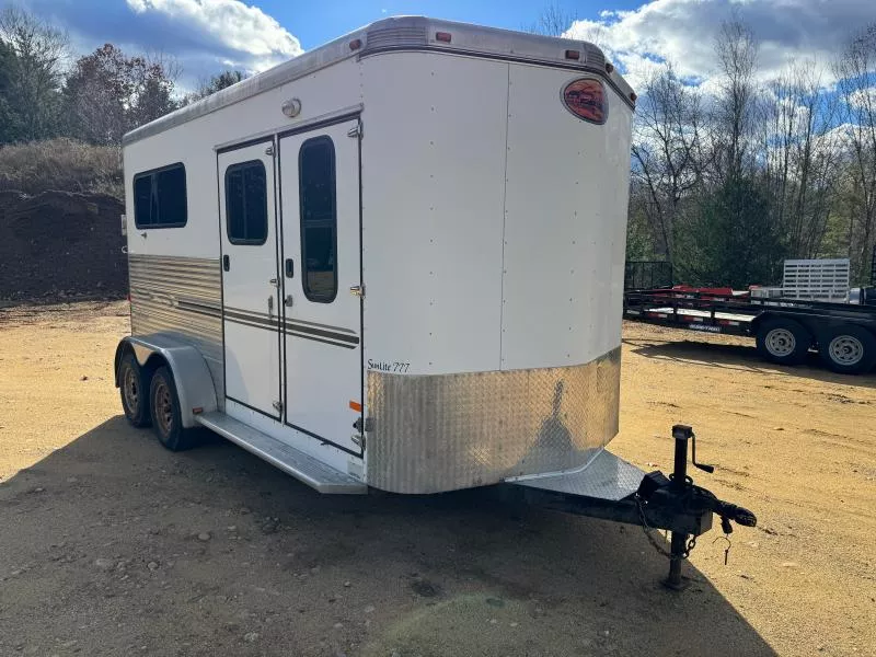 2007 Sundowner Trailers 2-Horse Straight Load Horse Trailer w/Front Tack
