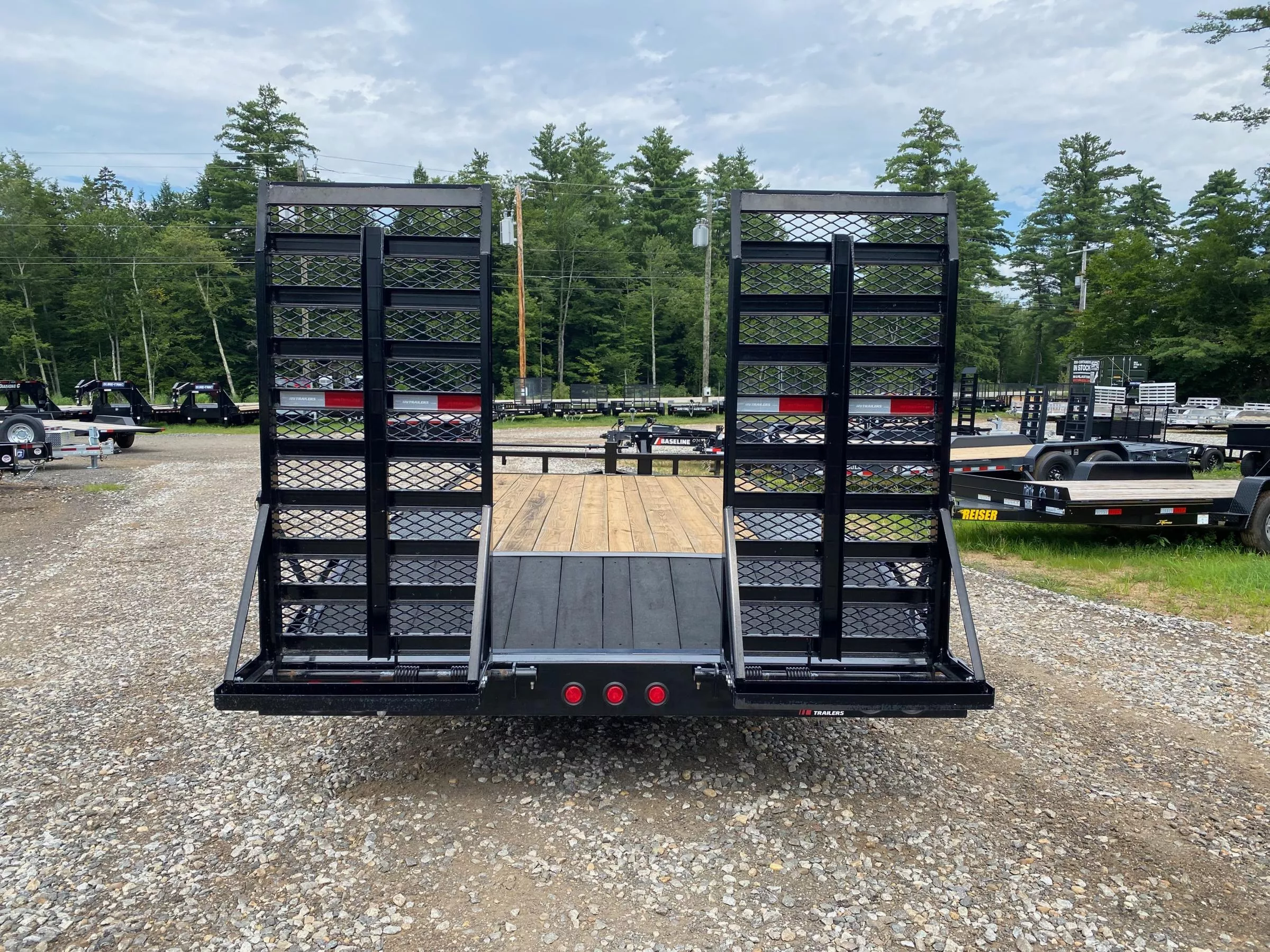 2024 PJ Trailers 8.5x13+3 Powder Coated 12K Deckover Equipment Trailer w/Full Width Ramps rIntPUxi1jr4