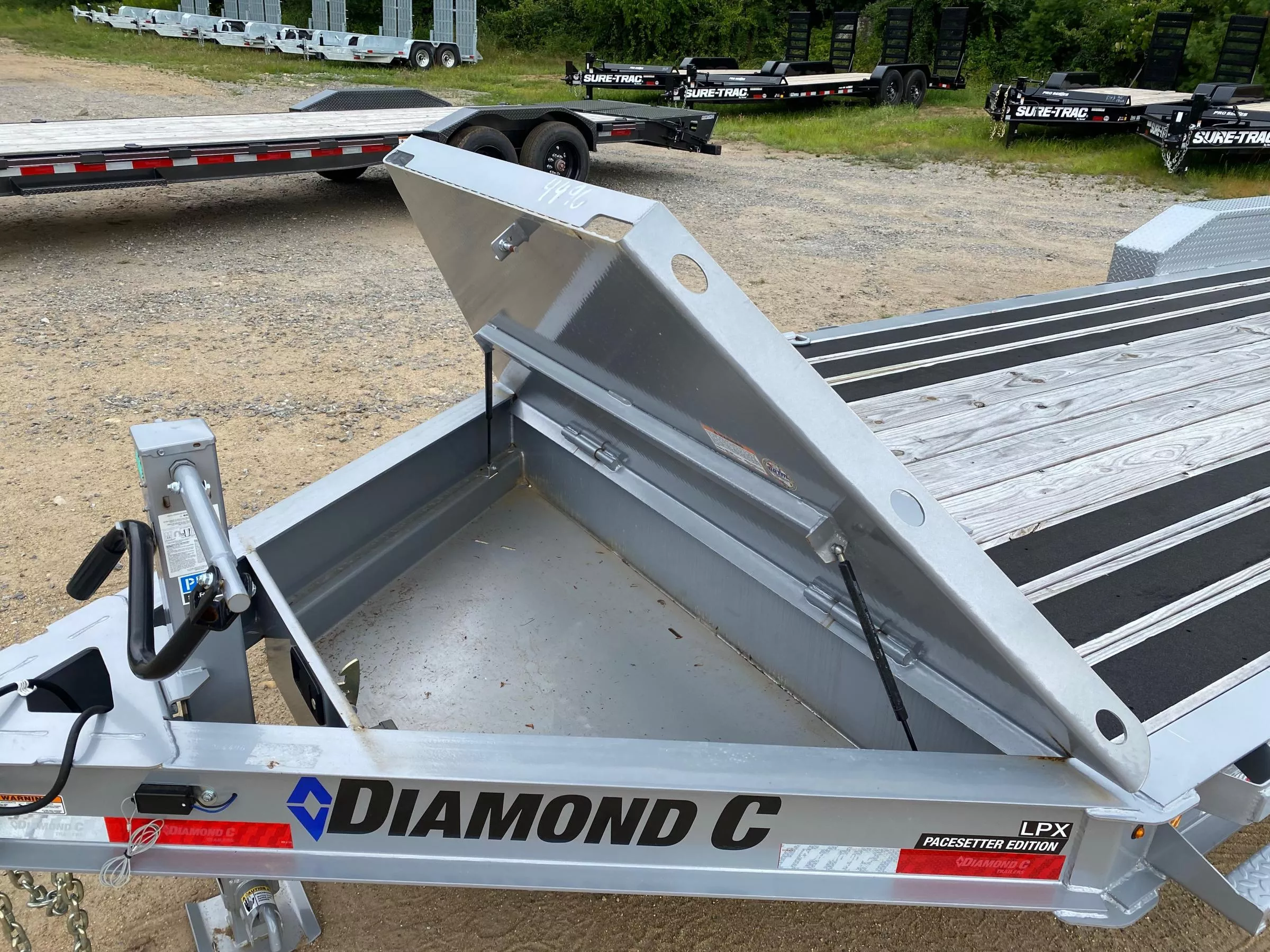 2024 Diamond C Trailers 7x24 Powder Coated 15K Lowpro Equipment Trailer w/Blackwood Outer Deck BswLhI31df9b
