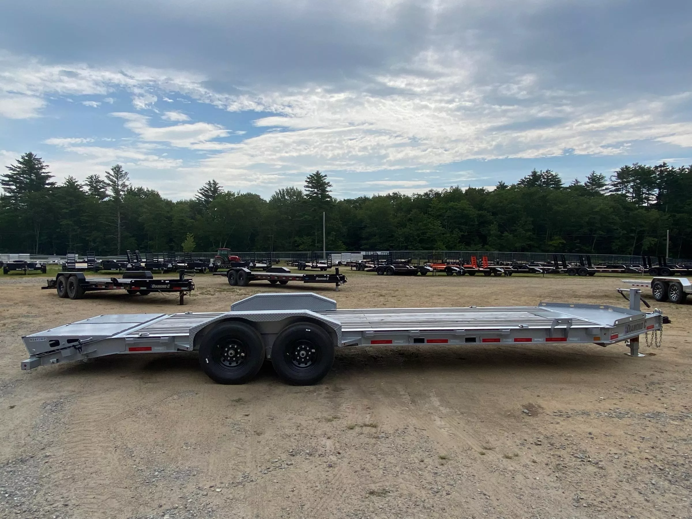 2024 Diamond C Trailers 7x24 Powder Coated 15K Lowpro Equipment Trailer w/Blackwood Outer Deck yZJoPIiyoysj