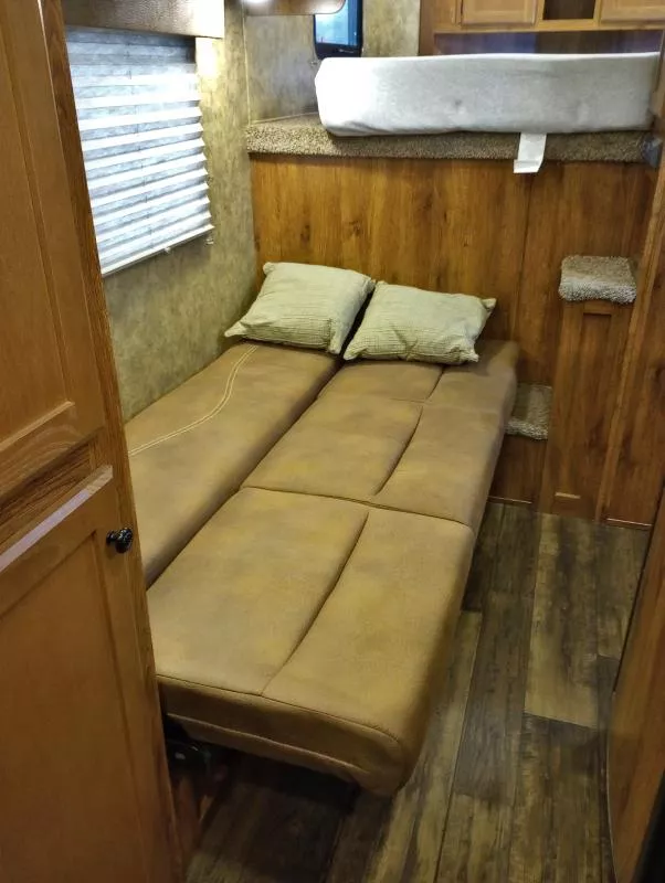 used Horse Trailers Lakota  for sale, in Manchester, ME Thumbnail 4