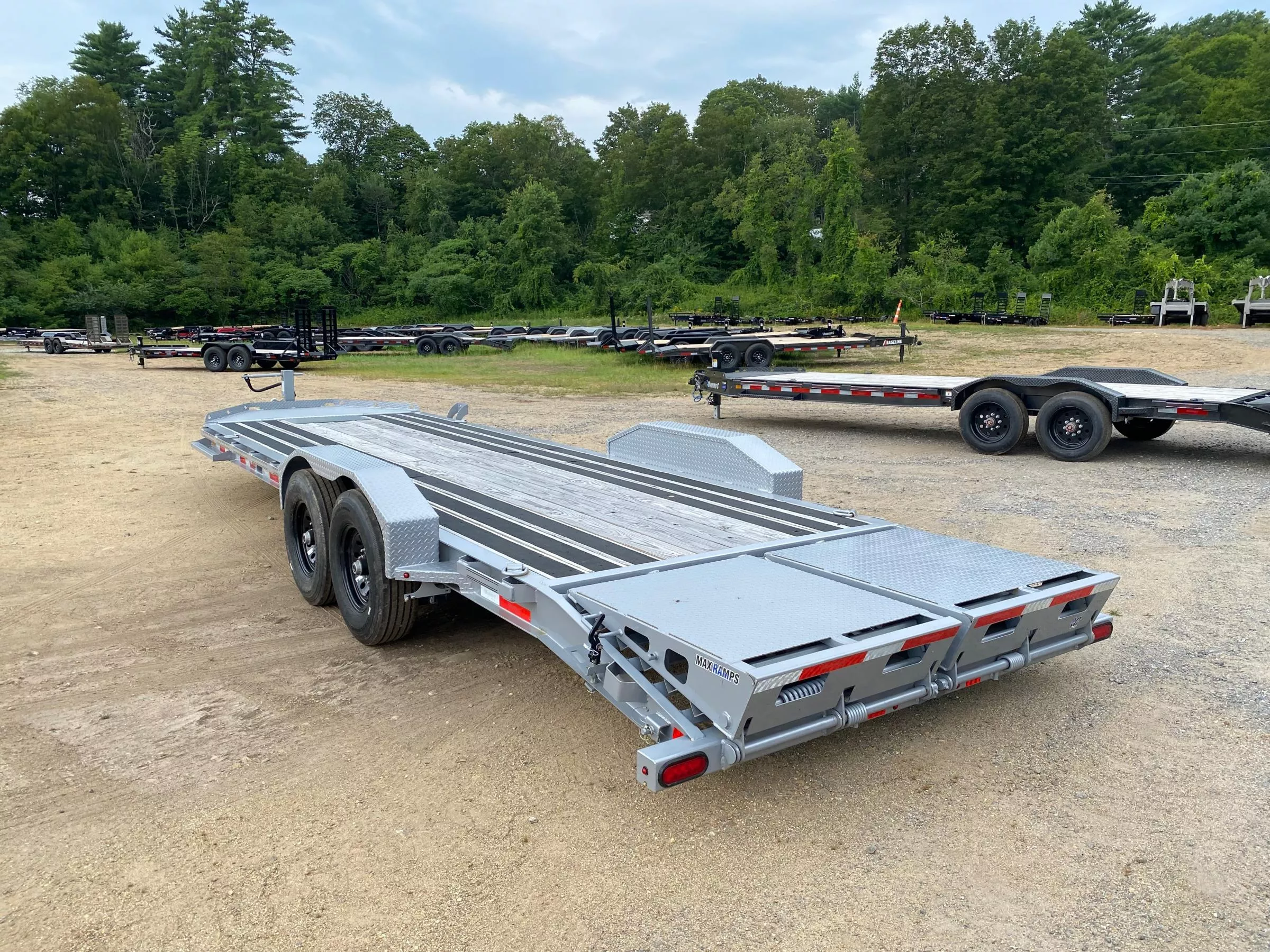 2024 Diamond C Trailers 7x24 Powder Coated 15K Lowpro Equipment Trailer w/Blackwood Outer Deck 21XNK4hhz8aj