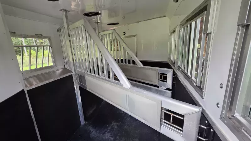 used Horse Trailers SMC Horse Trailers  for sale, in Reddick, FL Thumbnail 11