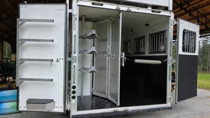 used Horse Trailers SMC Horse Trailers  for sale, in Reddick, FL Thumbnail 4