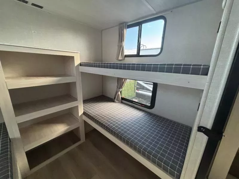 new Travel Trailers Forest River Surveyor Legend X for sale, in Donna, TX Thumbnail 6