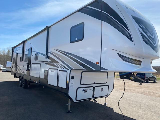 2021 Forest River Vengeance Rogue Armored 4007 Toy Hauler RV 2021 Forest River Vengeance Rogue Armored 4007 Toy Hauler RV