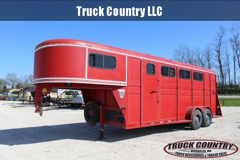 1995 CM 4-horse slant goosneck Horse Trailer 1995 CM 4-horse slant goosneck Horse Trailer