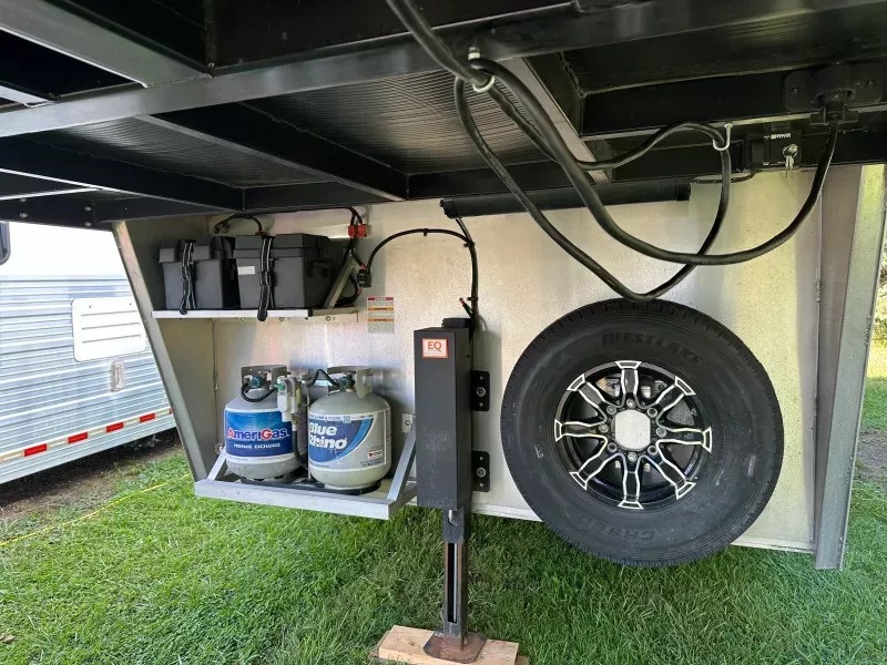 used Horse Trailers Bison Trailers  for sale, in South Lyon, MI Thumbnail 9