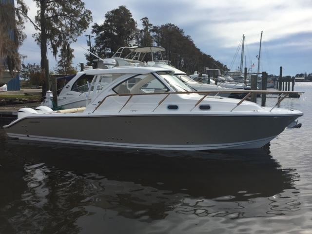 2016 Pursuit Boats OS325 2016 Pursuit Boats OS325