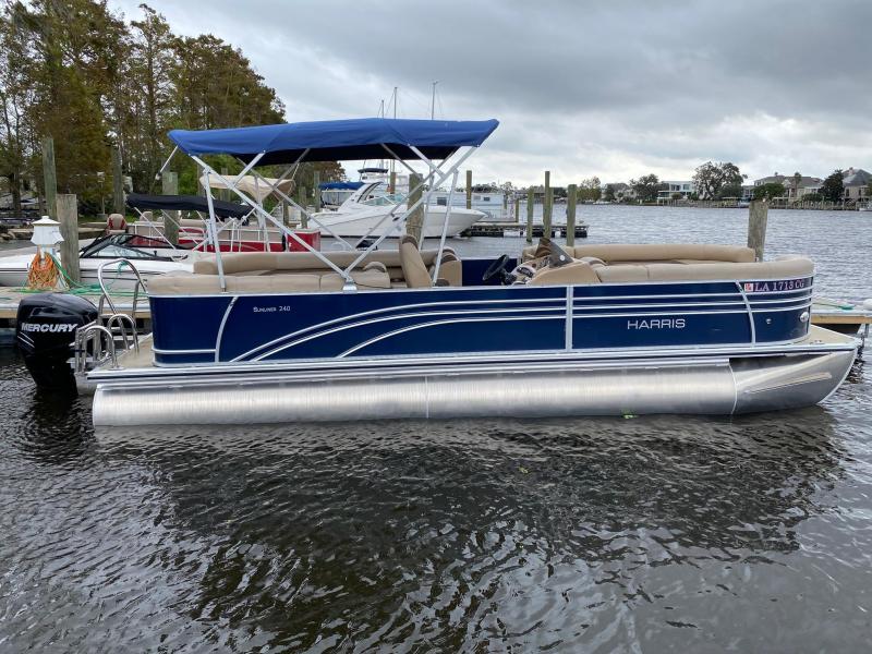 2017 Harris Boats 240 Sunliner Pontoon Boat 2017 Harris Boats 240 Sunliner Pontoon Boat