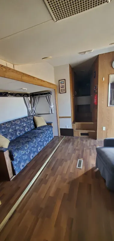 used Fifth Wheel Trailers Fleetwood RV Prowler for sale, in Calgary, AB Thumbnail 17