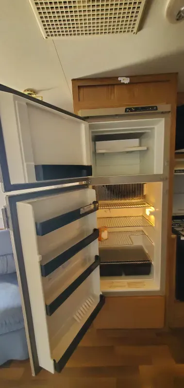 used Fifth Wheel Trailers Fleetwood RV Prowler for sale, in Calgary, AB Thumbnail 7