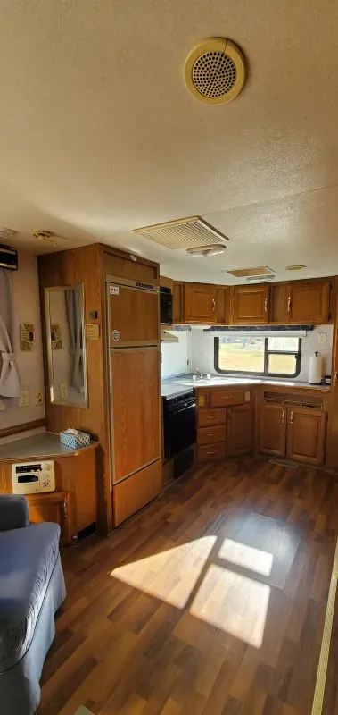 used Fifth Wheel Trailers Fleetwood RV Prowler for sale, in Calgary, AB Thumbnail 3