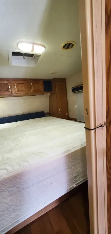 used Fifth Wheel Trailers Fleetwood RV Prowler for sale, in Calgary, AB Thumbnail 12