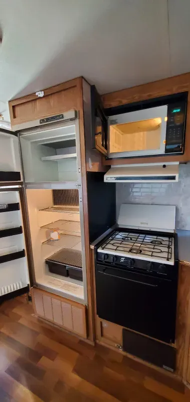 used Fifth Wheel Trailers Fleetwood RV Prowler for sale, in Calgary, AB Thumbnail 9