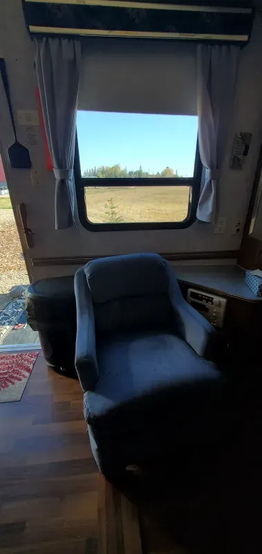 used Fifth Wheel Trailers Fleetwood RV Prowler for sale, in Calgary, AB Thumbnail 6