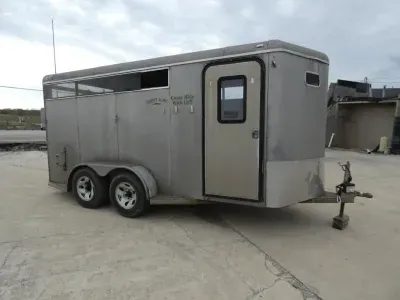 2004 Delta Manufacturing, Inc. 7'x16' Slant Load Horse Trailer For Sale - Solid Frame - Torsion Axle