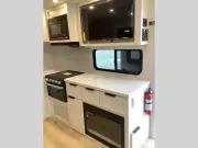 used Travel Trailers Winnebago Thrive for sale, in Mountain Home, AR Thumbnail 17