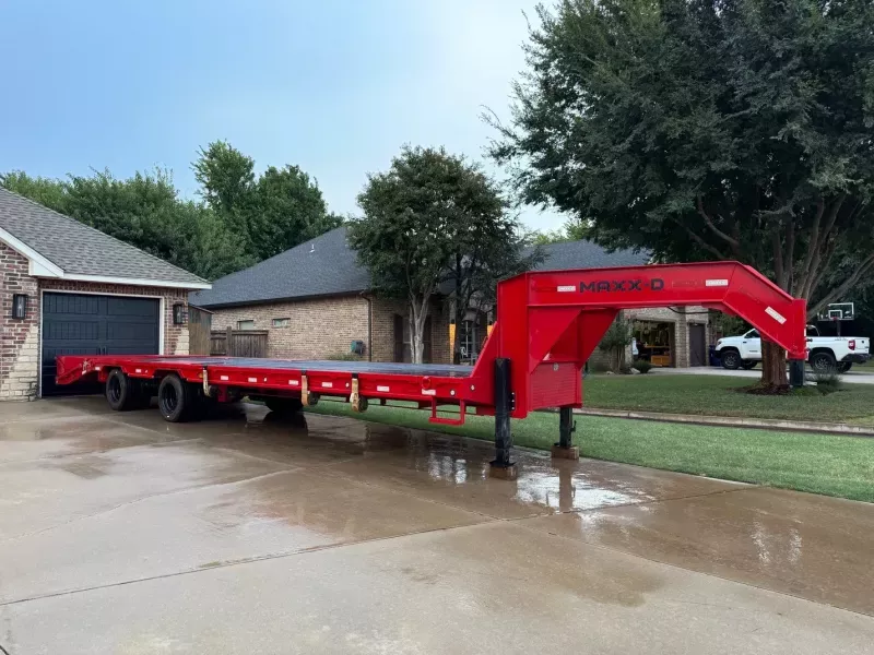 2021 MAXX-D LHX10232 - 72" Spread 16K Axles, Air-ride, Hyd Brakes, Oak Floor
