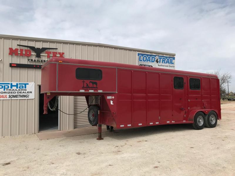 2010 CM Horse Trailer Livestock Trailer 2010 CM Horse Trailer Livestock Trailer